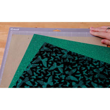 Cargar imagen en el visor de la galería, Hoja Transportadora para Corte Varios Pesos 12 x 24 pulg Cricut
