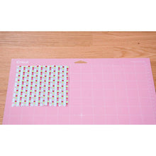 Cargar imagen en el visor de la galería, Hoja Transportadora para Corte de Tela 12x12 pulg. Cricut