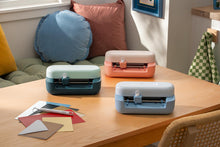 Cargar imagen en el visor de la galería, Kit Plotter de Corte Cricut Joy 2 Deluxe color Coral