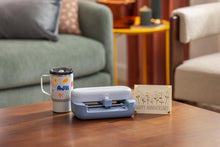 Cargar imagen en el visor de la galería, Kit Plotter de Corte Cricut Joy 2 Essential Azul EN OFERTA / 213 5473