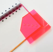 Cargar imagen en el visor de la galería, KIT DE HERRAMIENTAS PARA ENCUADERNADO VARALI ACRÍLICO ROSA