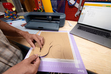 Cargar imagen en el visor de la galería, Proyecto de piel con Cricut Maker 5