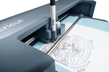 Cargar imagen en el visor de la galería, Cricut Maker 5 cortando