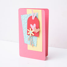 Cargar imagen en el visor de la galería, Tarjeta con etiqueta hecha con el kit Sizzix Sidekick