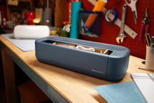 Cargar imagen en el visor de la galería, Cricut Maker 5 en la mesa de trabajo