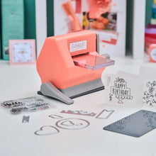 Cargar imagen en el visor de la galería, Troqueladora Sizzix Sidekick en la mesa de trabajo