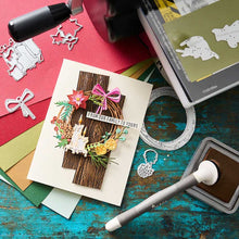 Cargar imagen en el visor de la galería, Troquel delgado Vault Festive Wreath Tim Holtz Sizzix | 666715