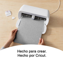 Cargar imagen en el visor de la galería, Vinil Iron-on Cricut Joy Xtra Smart Prismatic Glitter Plateado 24.1 x 48 cm 2010417