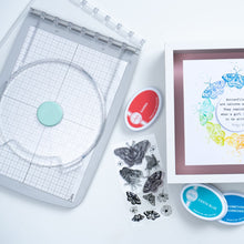 Cargar imagen en el visor de la galería, Accesorio para estampar y girar sellos Sizzix | 666614