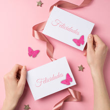 Cargar imagen en el visor de la galería, Perforadora papel y foamy mariposa 2" Quelli en uso