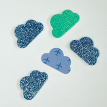 Cargar imagen en el visor de la galería, Perforadora papel y foamy nube 1.5" Quelli en uso