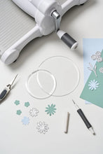 Cargar imagen en el visor de la galería, Tapetes de corte circulares Sizzix 3.5 y 5 pulgadas