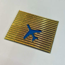 Cargar imagen en el visor de la galería, Perforadora papel y foamy avión 1.5" Quelli en uso