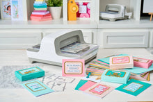 Cargar imagen en el visor de la galería, Kit de inicio Troqueladora Sizzix Big Shot Plus 9 pulgadas