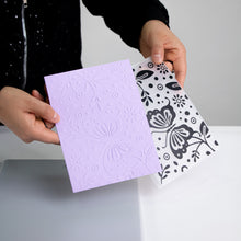 Cargar imagen en el visor de la galería, Carpeta de emboss mariposas Quelli