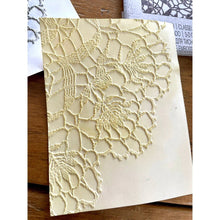 Cargar imagen en el visor de la galería, Troquel Emboss Folder Doily Tim Holtz Sizzix | 665735