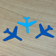 Cargar imagen en el visor de la galería, Perforadora papel y foamy avión 1.5" Quelli en uso