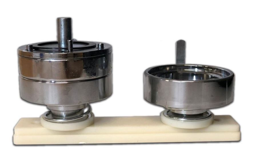 MOLDE DE MÁQUINA PARA FOTOBOTÓN PIN MAKER CON PERFORACIÓN DE 58 MM
