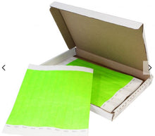 Cargar imagen en el visor de la galería, PULSERAS DE PAPEL TYVEK DESECHABLE VERDE NEÓN 3/4&quot; X 10&quot;