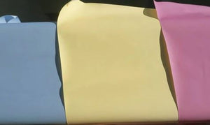 Vinil textil fotosensible que aparenta ser blanco y cambia de color en cuanto le da la luz del sol Colortex® Sensible al sol x Metro